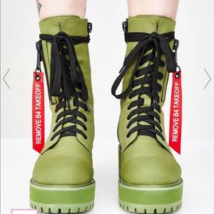 Poster girl army combat boots. Just like new .